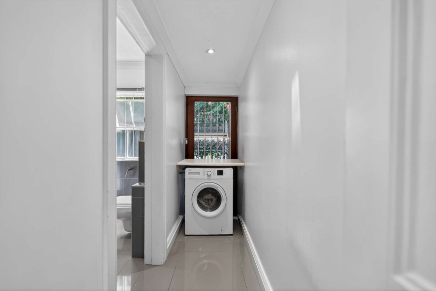 2 Bedroom Property for Sale in Oranjezicht Western Cape